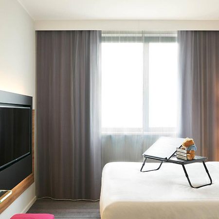 Moxy Edinburgh Airport Hotell Ingliston Eksteriør bilde