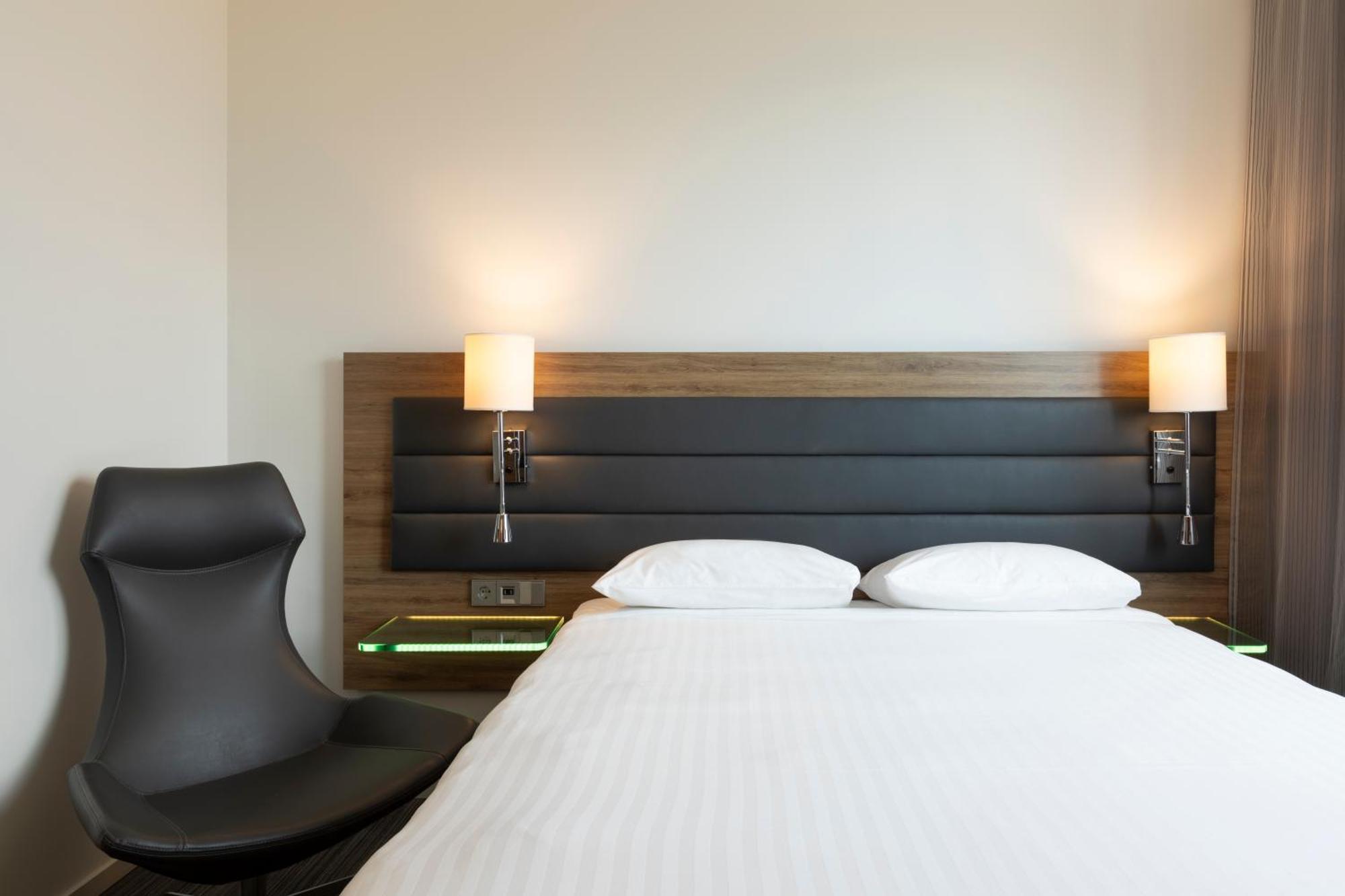 Moxy Edinburgh Airport Hotell Ingliston Eksteriør bilde