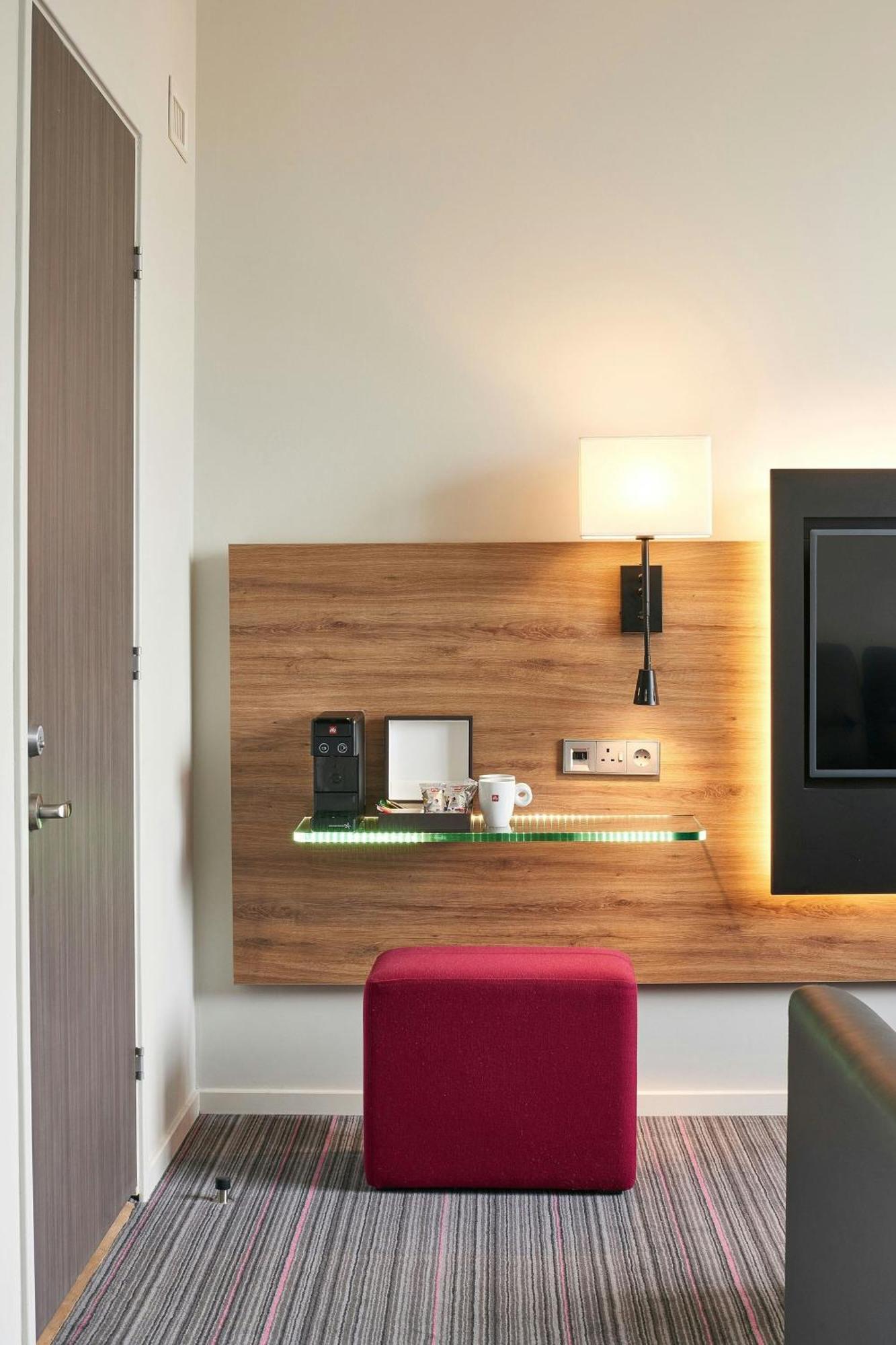 Moxy Edinburgh Airport Hotell Ingliston Eksteriør bilde