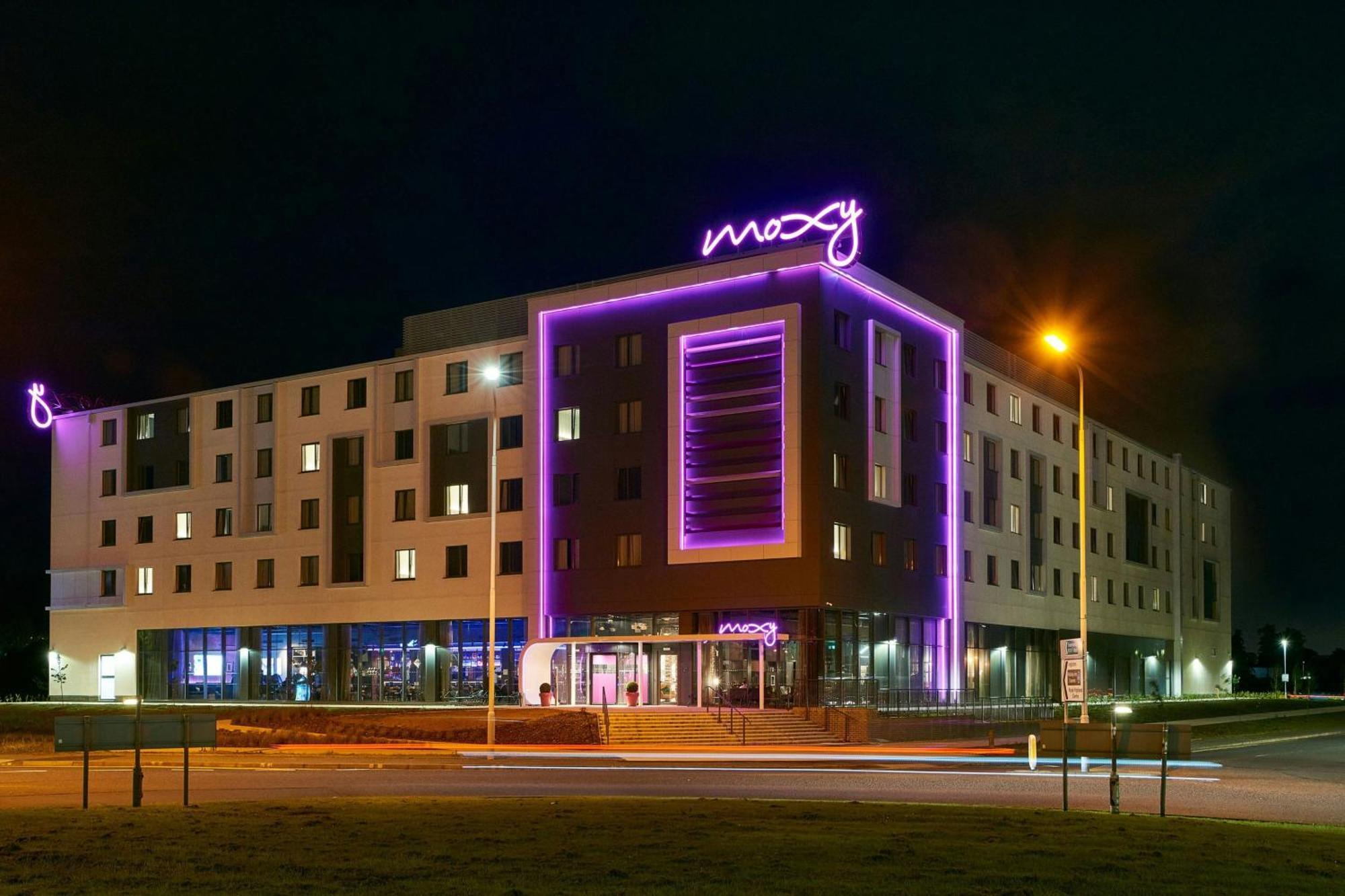 Moxy Edinburgh Airport Hotell Ingliston Eksteriør bilde